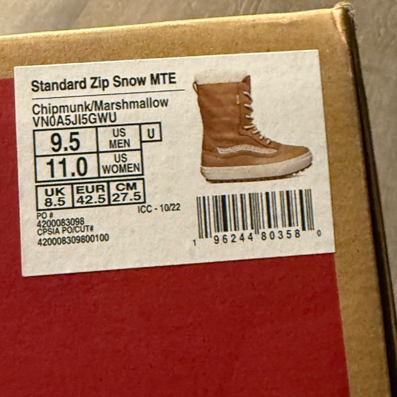 Standard Zip Snow MTE Boots - Picture 2 of 5